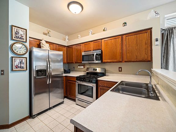5th image of 14253 S Napa Cir
