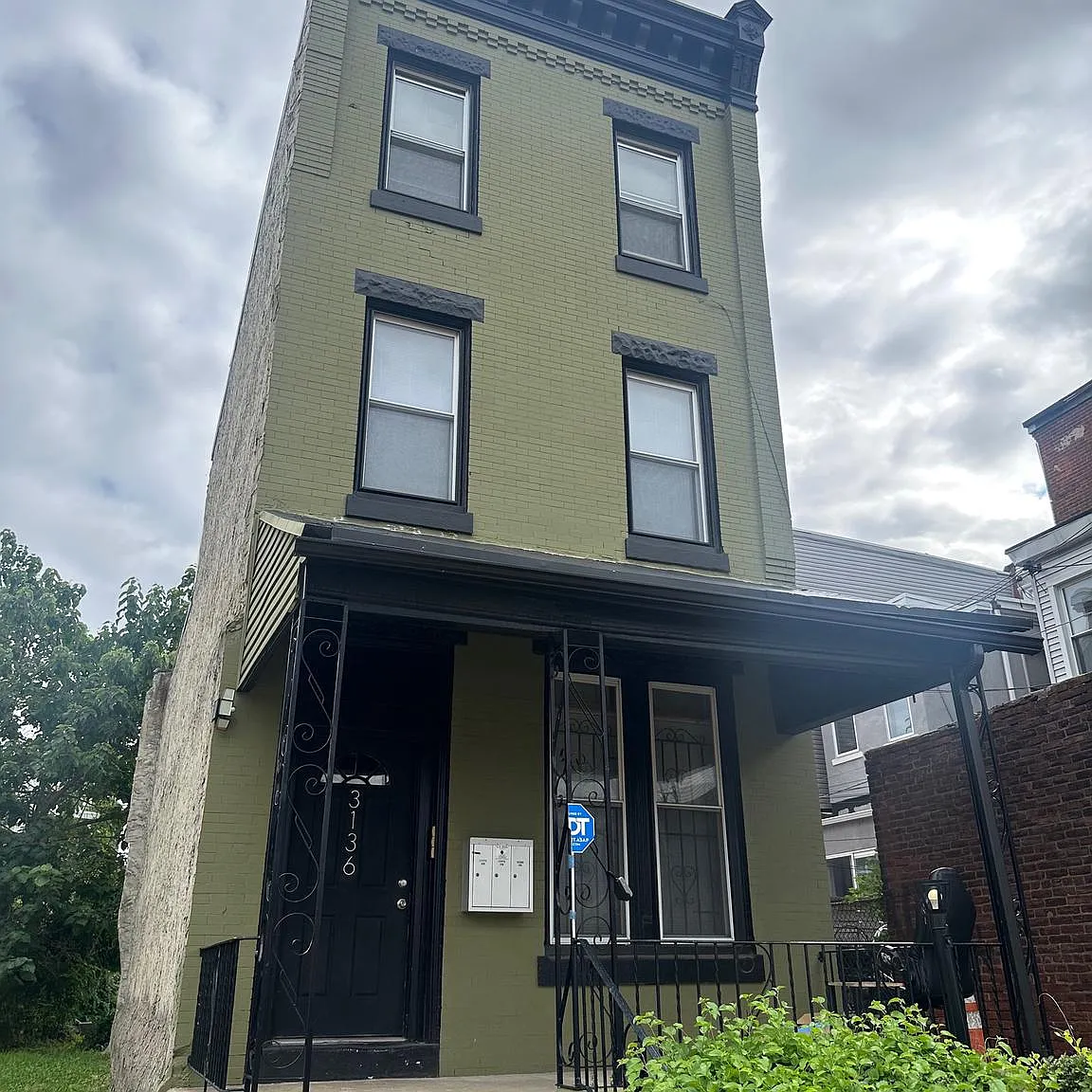2 bed, 1809 sqft, $925 — Photo 1