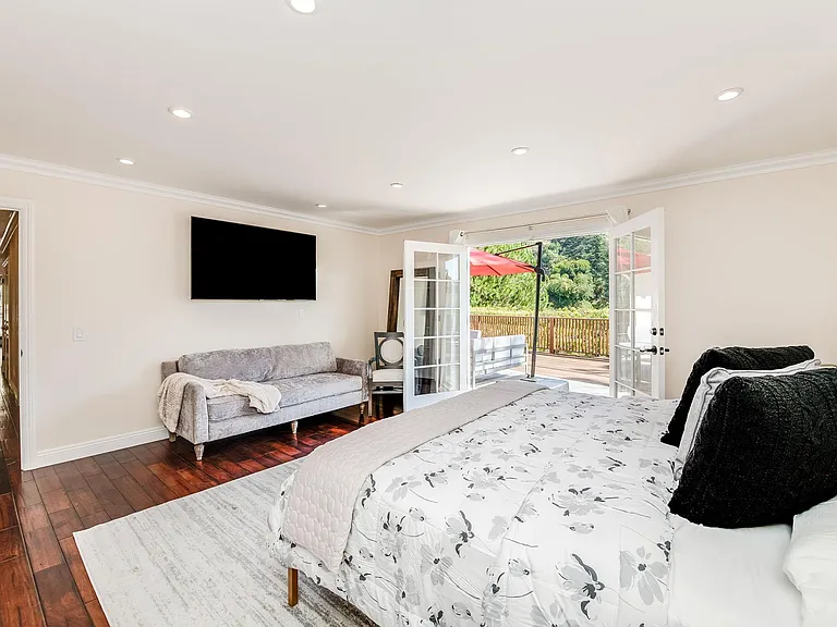 1135 N Norman Pl — Photo 33