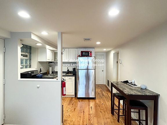 3rd image of 1419 W Grand Ave #G