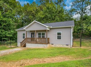 112 Holland Dr, Burns, TN 37029