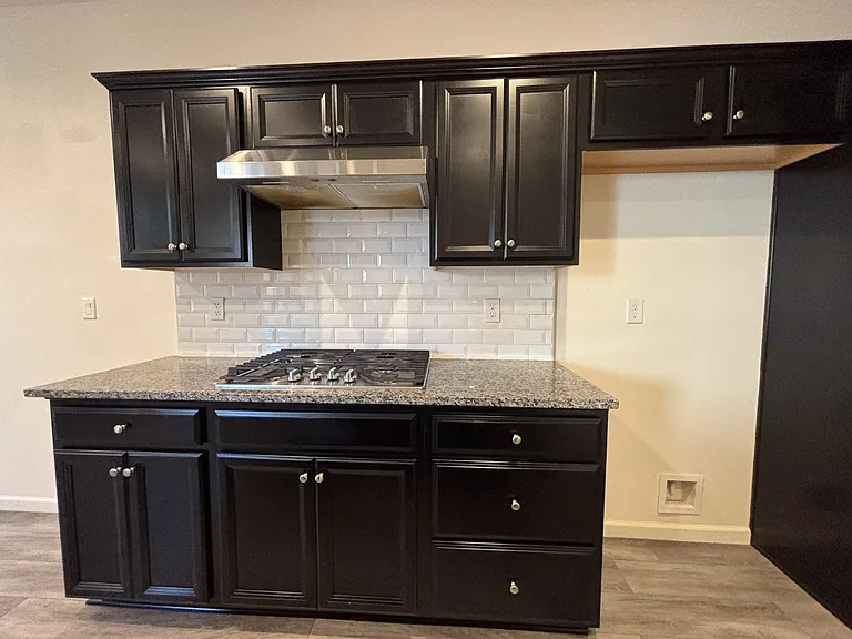827 Fir St W — Photo 7