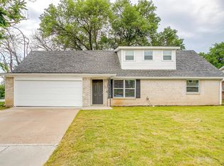 901 Darlene Ln, Arlington, TX 76010