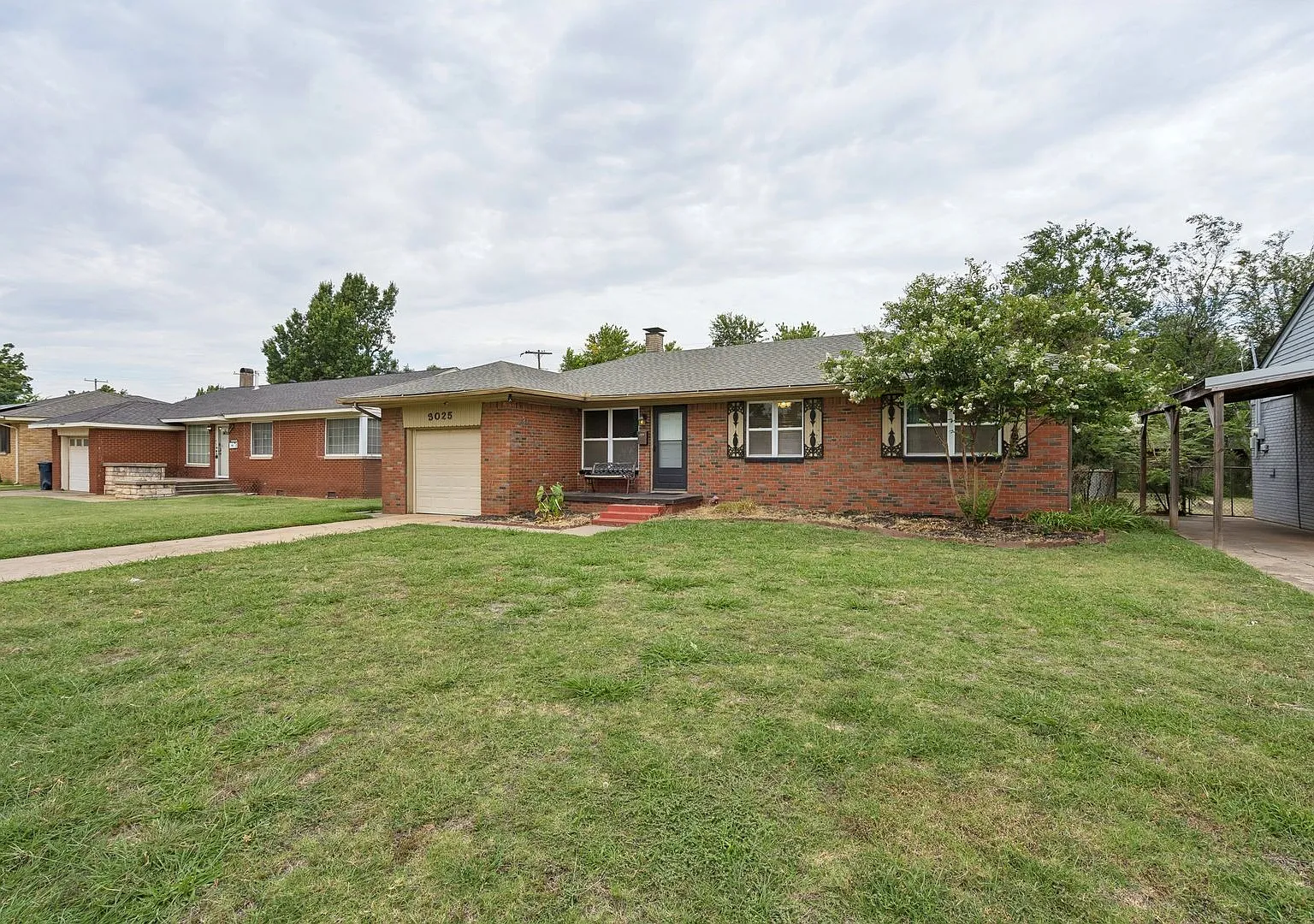 Charming 3-Bed Home with Spacious Backyard & Prime OKC Location — Photo 4