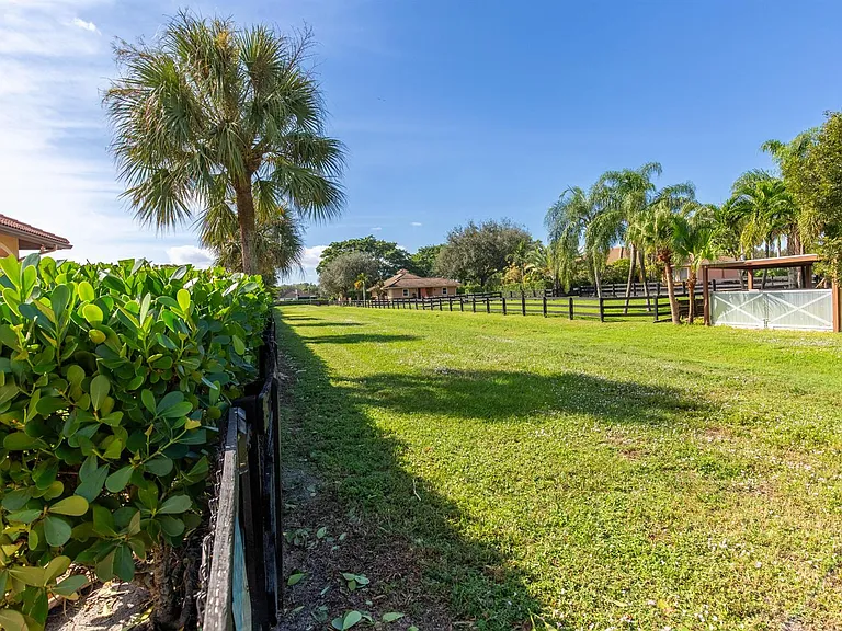 14943 Paddock Dr — Photo 34