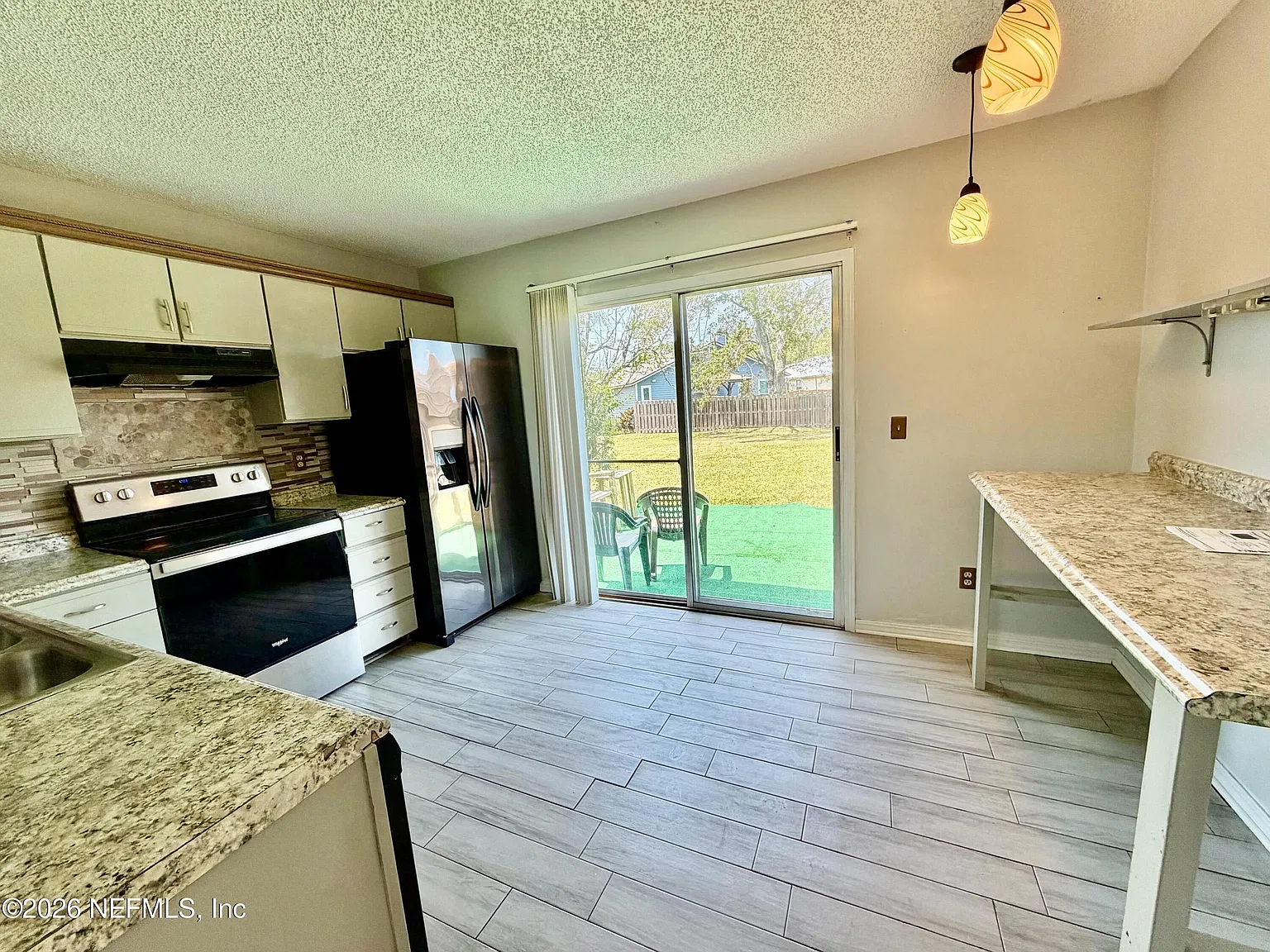 3 bed, 2.0 bath, 1633 sqft, $1,800 — Photo 2