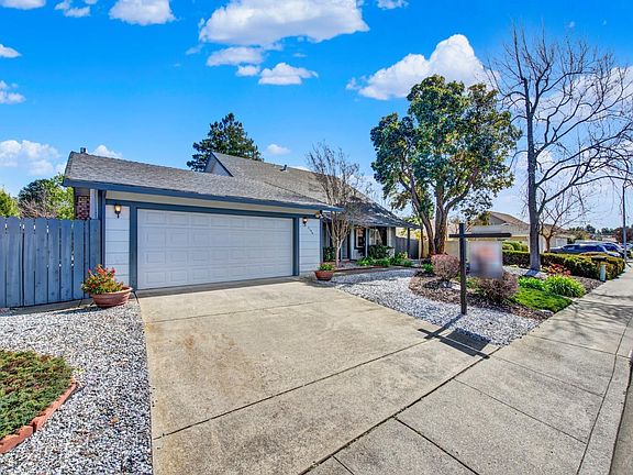 4th image of 2156 Monterey Drive