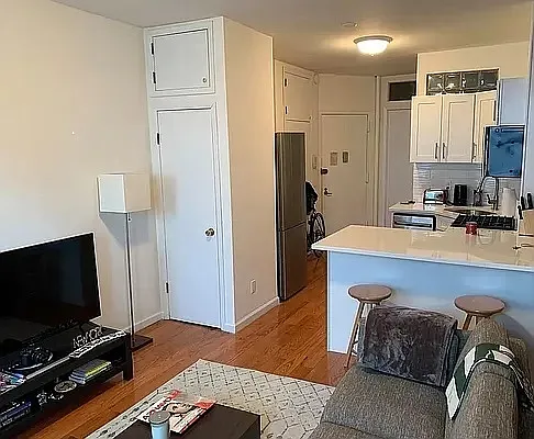 Rented by City Connections Realty | media 3