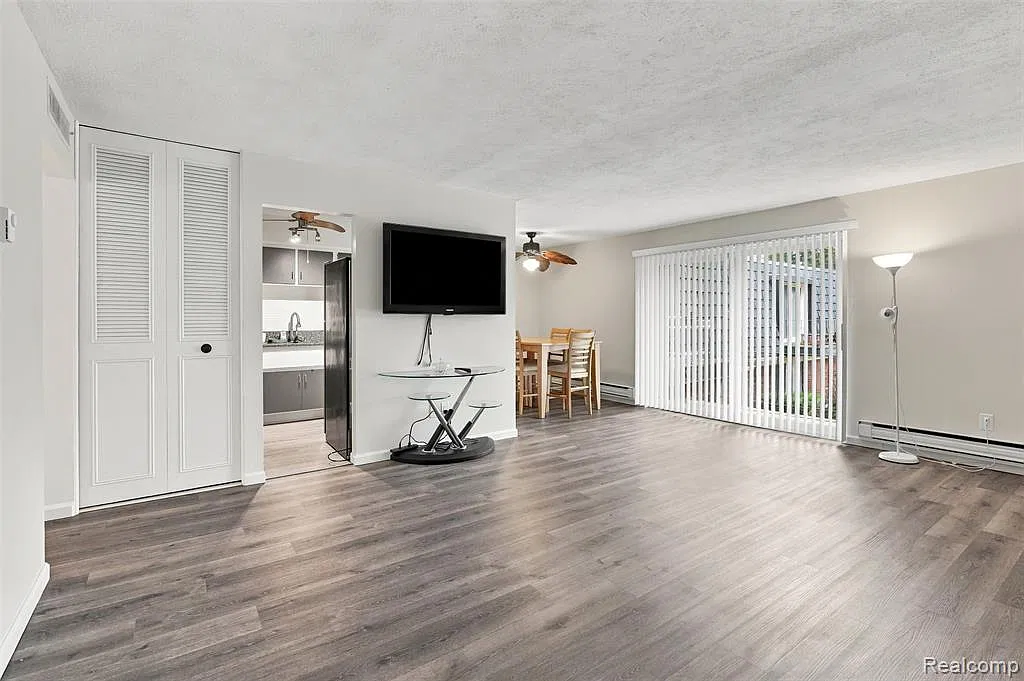 2 bed, 912 sqft, $1,450 — Photo 4