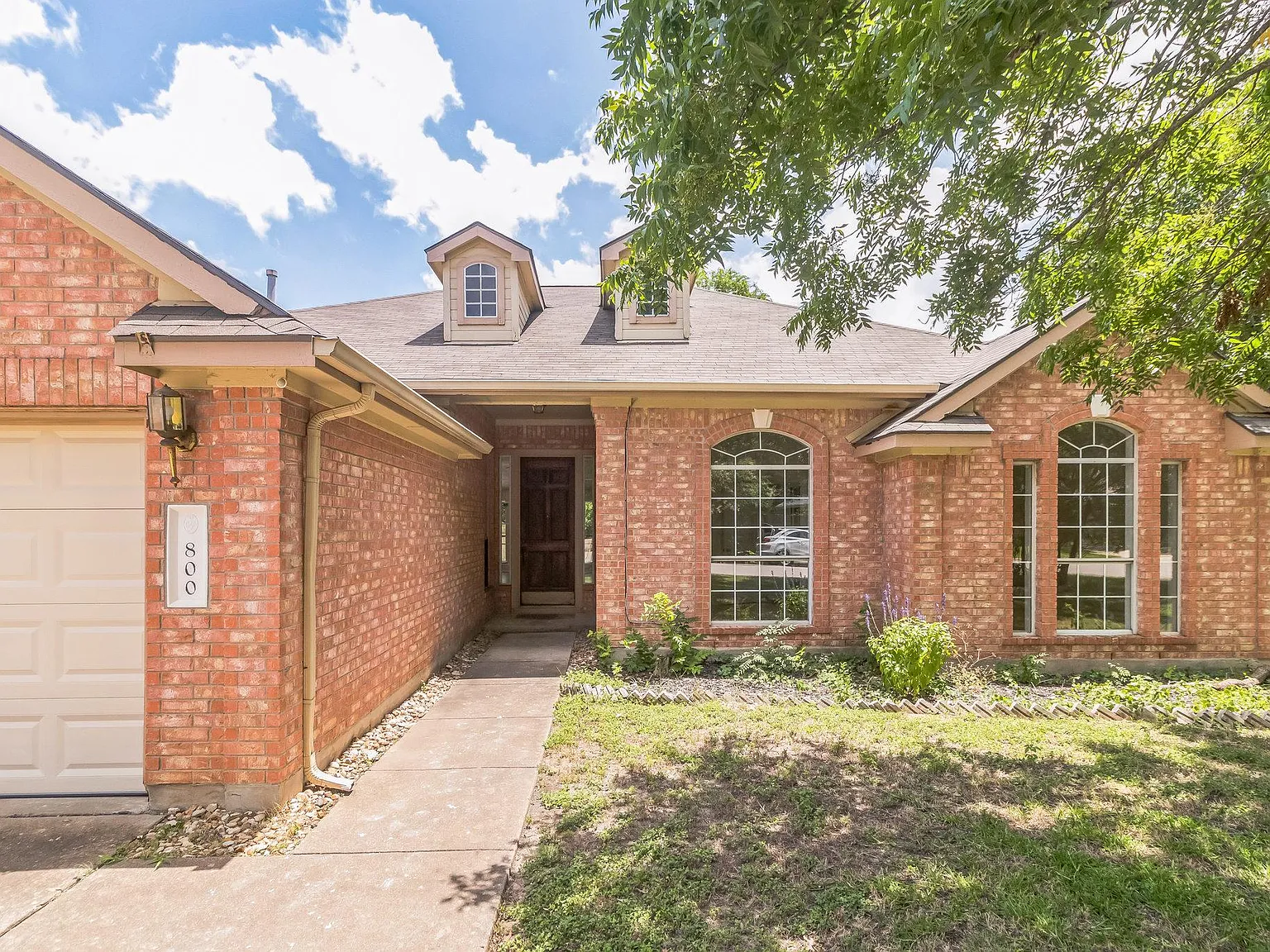4 bed, 2.0 bath, 2095 sqft, $2,000 — Photo 3