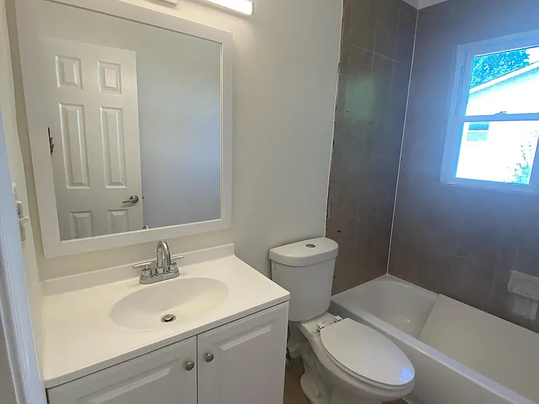 Upstairs full bathroom