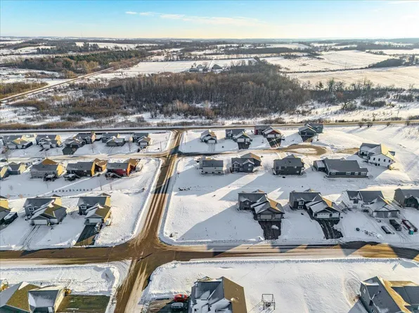 199 Wood Duck Ln, Baldwin, WI 54002