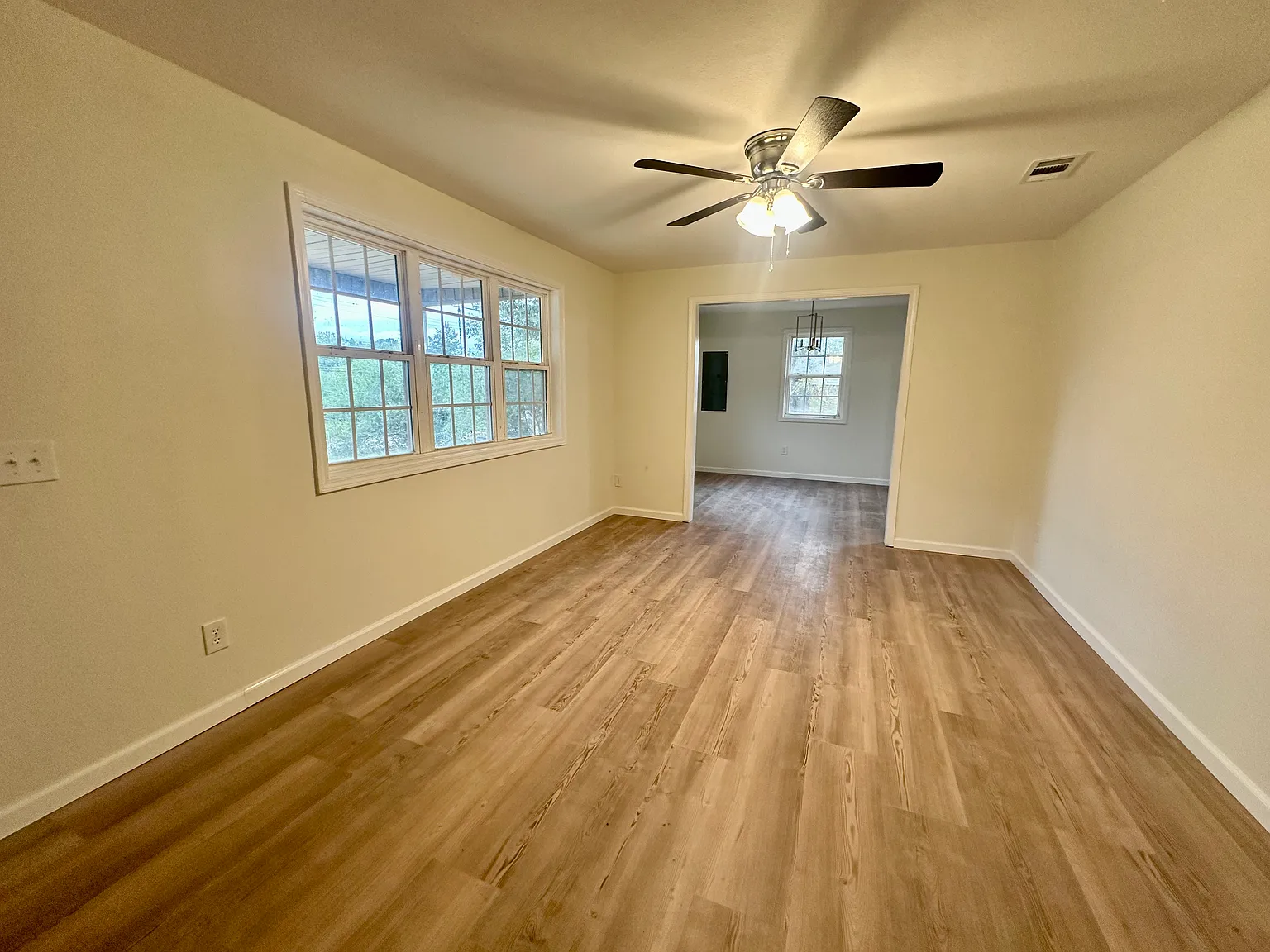 3 bed, 960 sqft, $1,250 — Photo 1