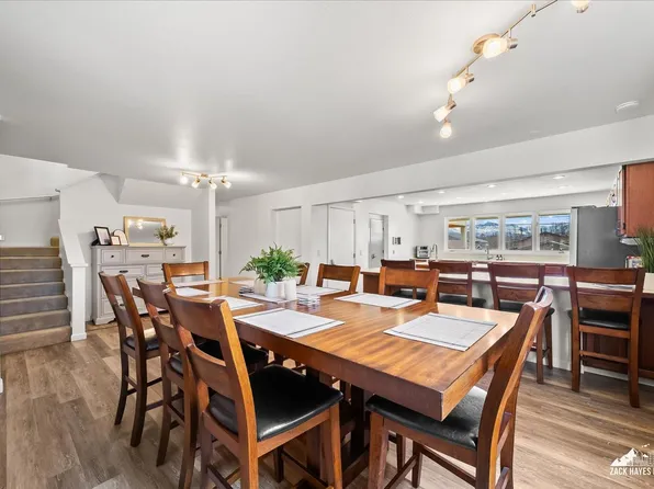 324 E Manor Ave, Anchorage, AK 99501