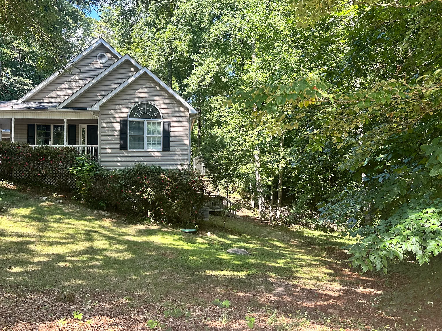 4 bed, 4209 sqft, $3,750 — Photo 3
