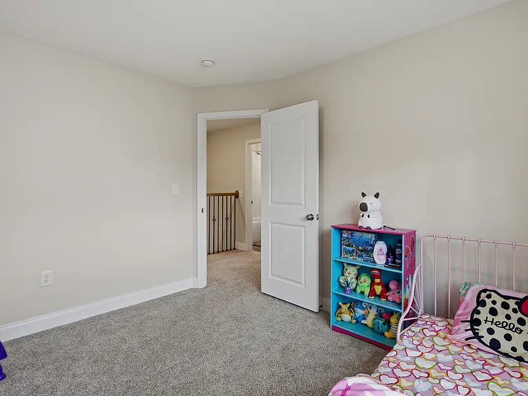 291 Burnside Dr — Photo 34