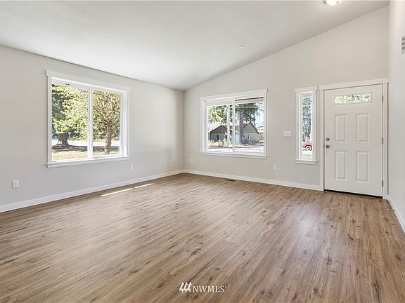 4th image of 9802 192nd Ave E