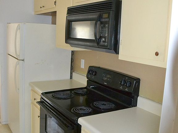 5th image of 572 Breckenridge Vlg Unit 207