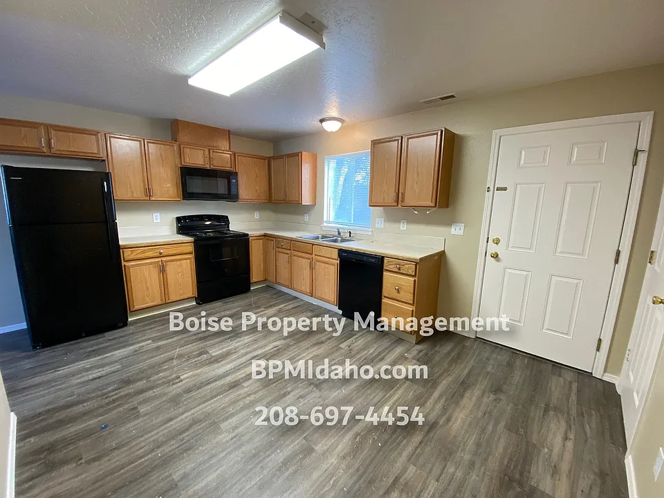 118 W Ogden Ave