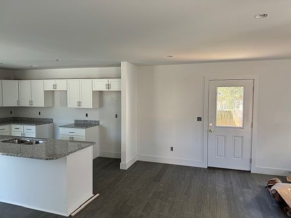 3rd image of 3329 Moorewood Dr