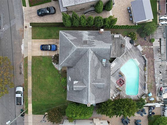 3rd image of 2840 Lindenmere Dr