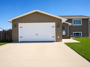 2017 S Lawson St, Aberdeen, SD 57401