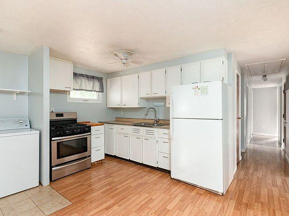 3rd image of 3011 Wilder Dr