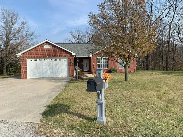 4850 Cedar Spring Dr, Highland, IL 62249