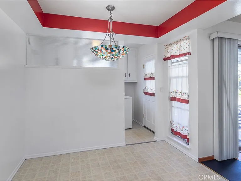 11543 Swinton Ave — Photo 13