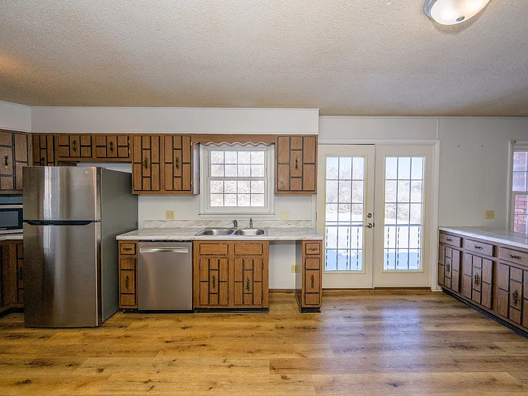 237 Stratmoor Dr — Photo 4