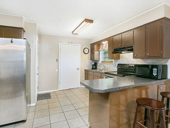 3rd image of 4312 Ashland St
