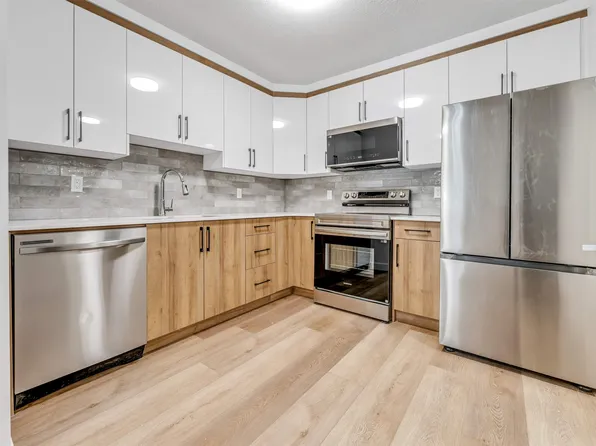 9760 176th St NW #107, Edmonton, AB T5T 5Z5