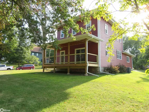 315 S Main St, Conrad, IA 50621