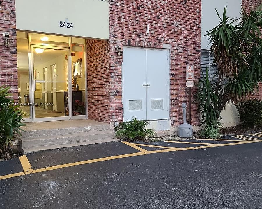 1st image of 2424 SE 17th St APT 114B