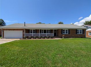 685 Lord Dunmore Dr, Virginia Beach, VA 23464