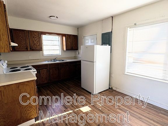 3rd image of 1933 Saint Charles Ct SW