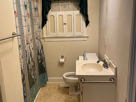 4th image of 307 W Gilbreath St