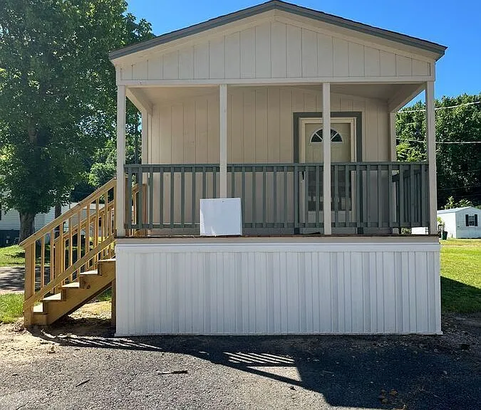1653 Dena Dr — Photo 1