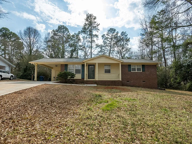 105 Cedar Dr — Photo 4