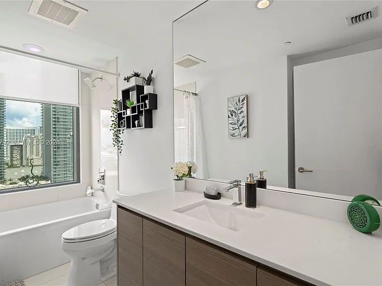 460 NE 28th St #2001 — Photo 38