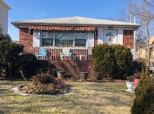 1060 Targee St, Staten Island, NY 10304