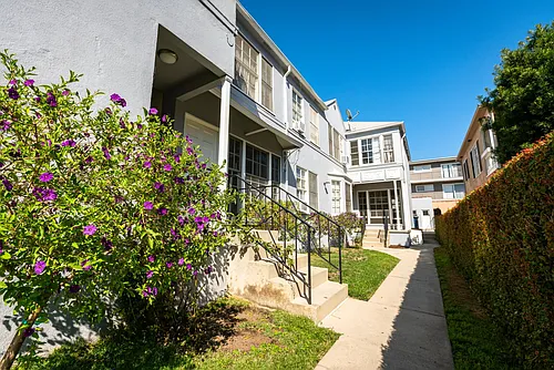 410 Veteran Avenue Photo 1