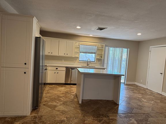 4th image of 2403 Treasure Hills Ct
