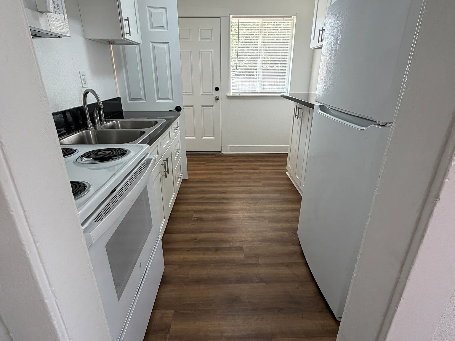 Studio, 650 sqft, $1,000 — Photo 3
