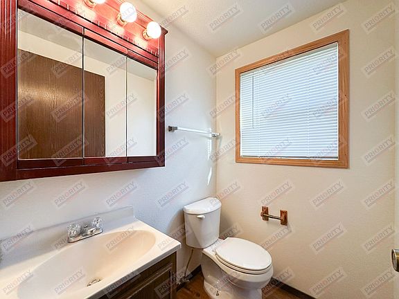 5th image of 802 Greenway Dr APT A