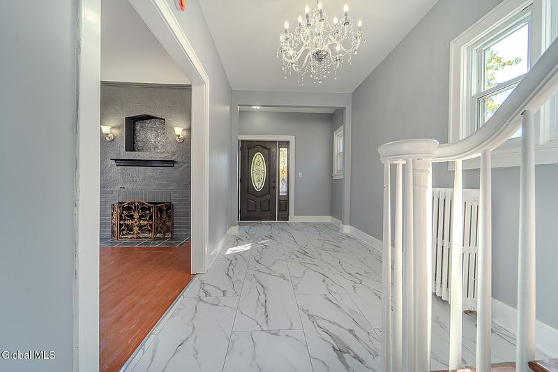 4th image of 28 Everett Road