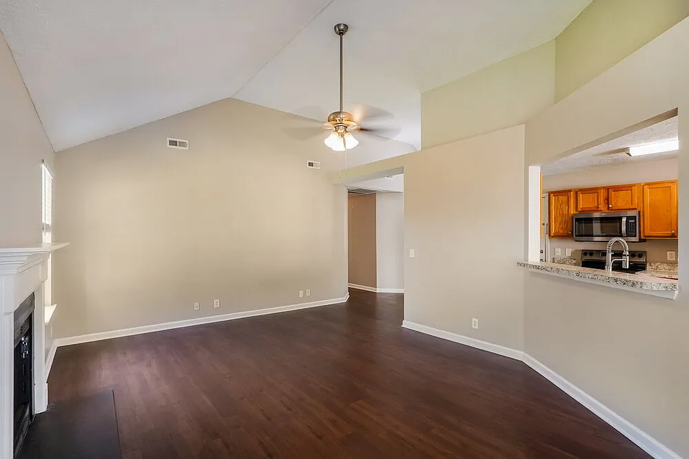 3 bed, 2.0 bath, 1430 sqft, $1,985 — Photo 4