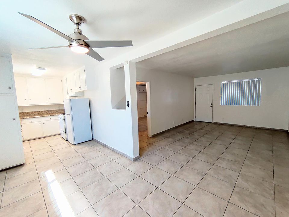 1st image of 4838 Hazeltine Ave #9