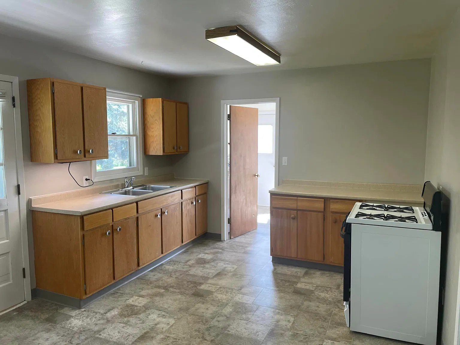 2 bed, 1104 sqft, $1,350 — Photo 3