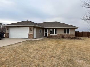 104 Prairie View Ave, Ipswich, SD 57451